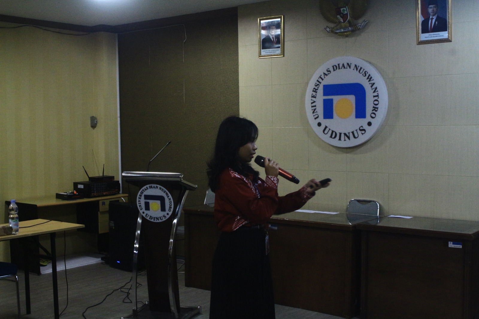 Presentasi dan evaluasi program kerja HMRMIK